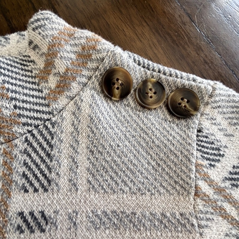 Cleo mock neck neutral tone pullover sweater with button detail size M - Picture 3 of 14